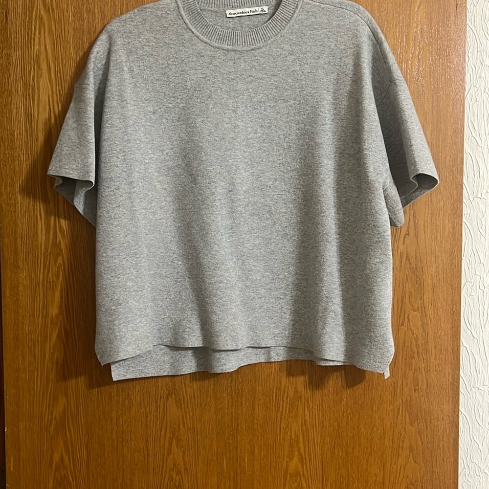 Abercrombie & Fitch Gray Short-Sleeve Knit Sweater